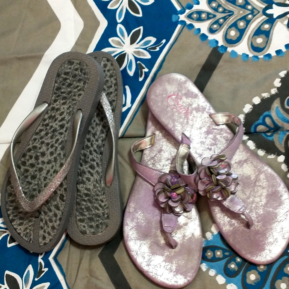 To pair ladies flip flops one is candies size 7 and 7 to 8